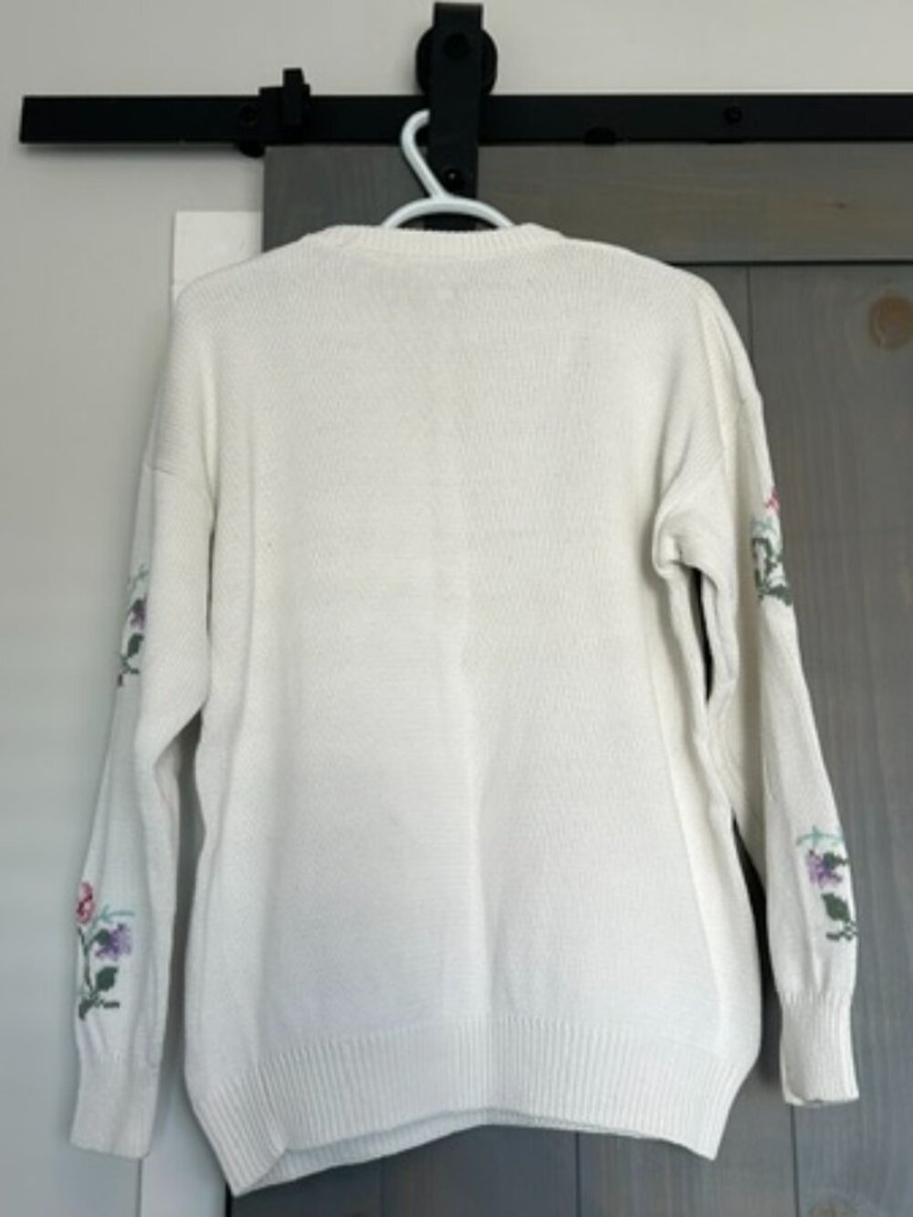 Vintage Lady Footlocker embroidered floral sweater cozy warm flowers winter - Picture 4 of 4